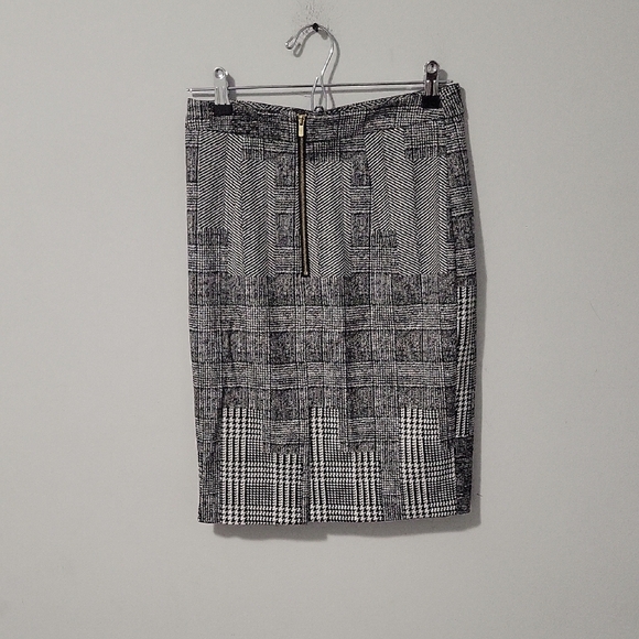 Classic Black and White Plaid Skirt - Picture 2 of 3